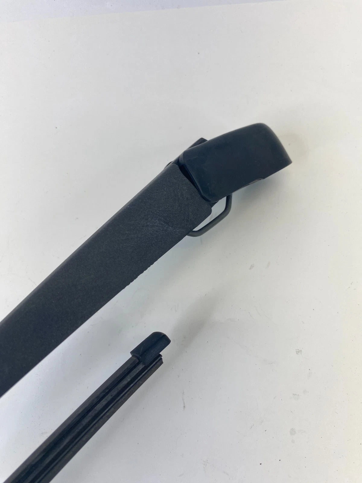 2009-2012 NISSAN MURANO REAR WINDSHIELD WIPER ARM ASSEMBLY OEM