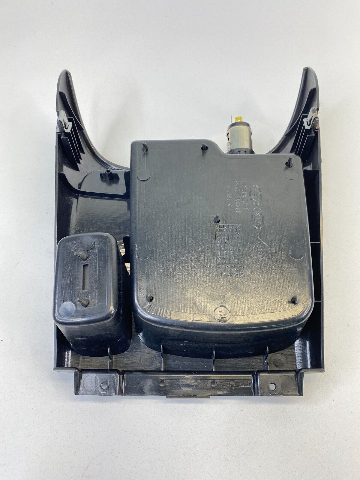 02-04 Hyundai Sonata Center Console Upper Tray Storage Power Outlet 84651-3C500