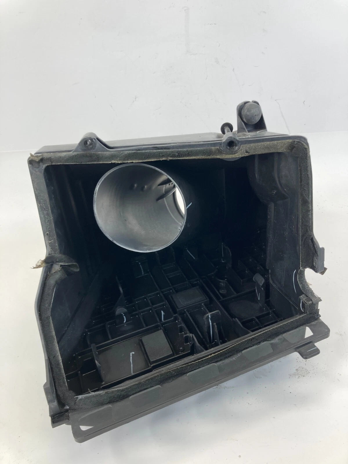 2005 PONTIAC GRAND PRIX 3.8L ENGINE AIR CLEANER INTAKE FILTER BOX ASSEMBLY OEM