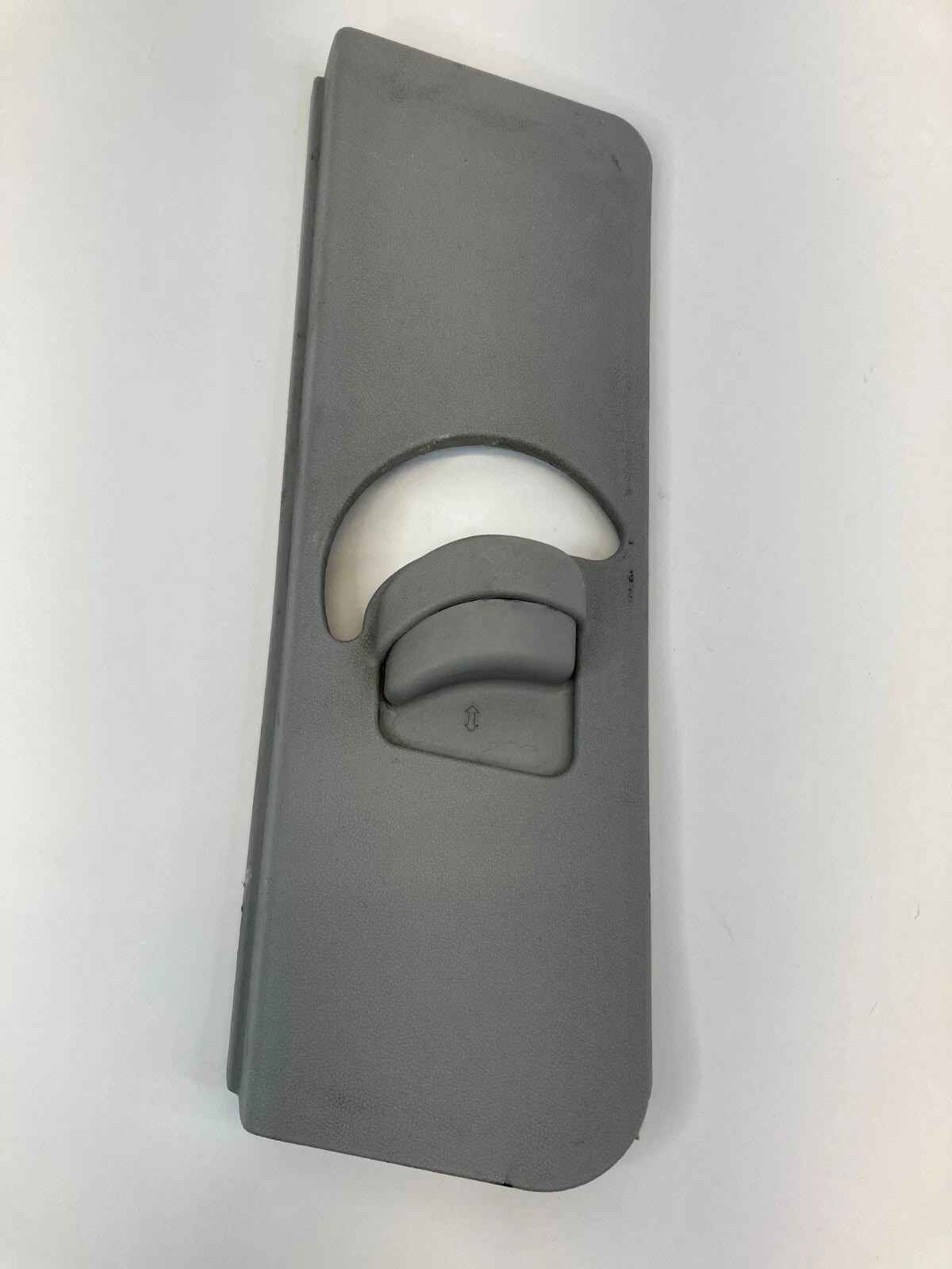 2006-2011 HYUNDAI ACCENT SEDAN FRONT LEFT SEAT BELT ADJUSTER COVER 85833-1E100