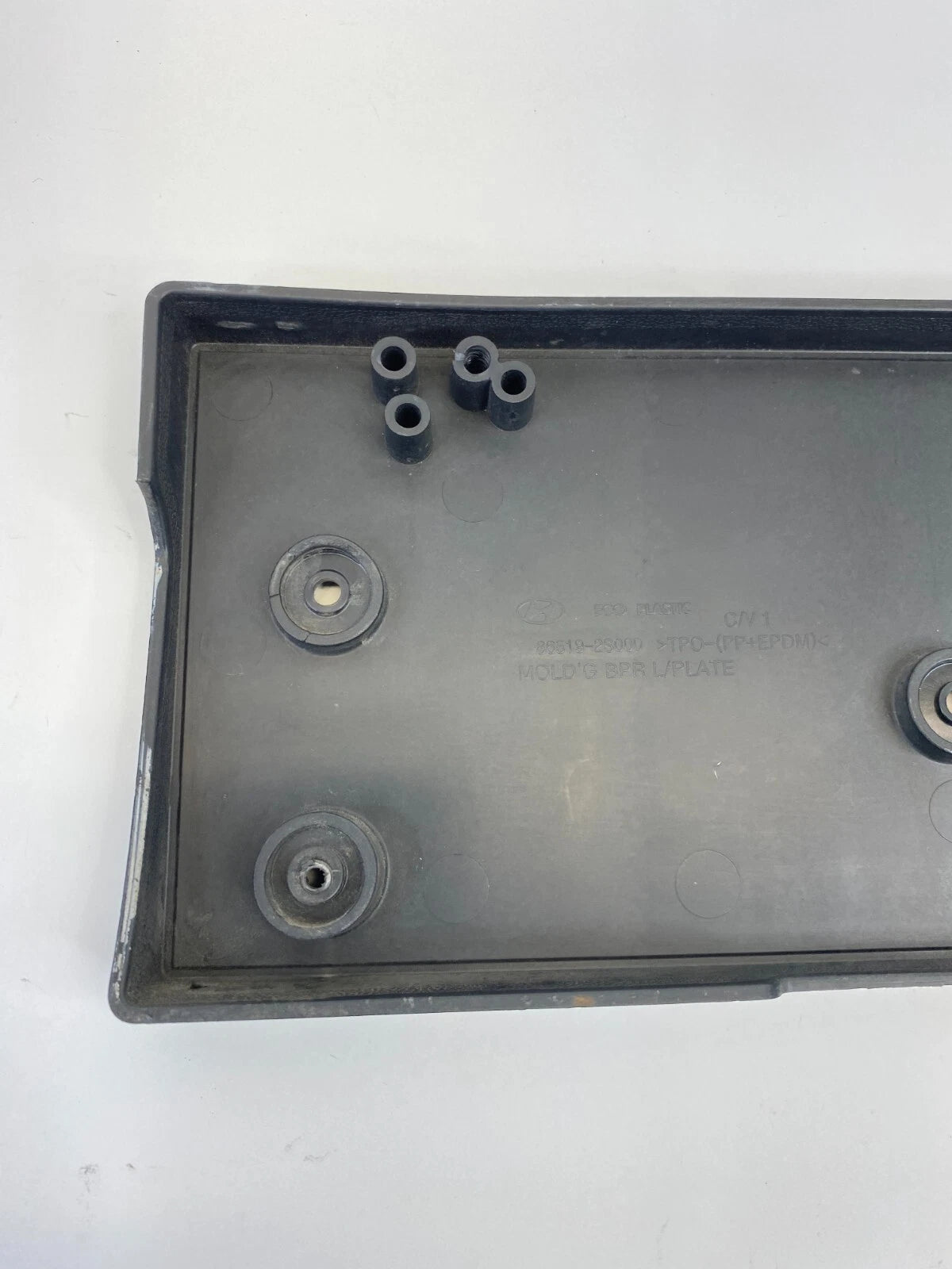 2010-2015 HYUNDAI TUCSON FRONT LICENSE PLATE BRACKET 86519-2S000 OEM