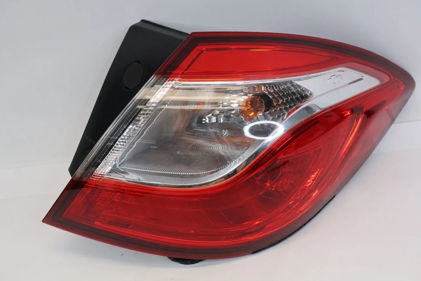 2017-2019 CHEVROLET CRUZE HATCHBACK RIGHT OUTER QUARTER TAILLIGHT LAMP 39124812