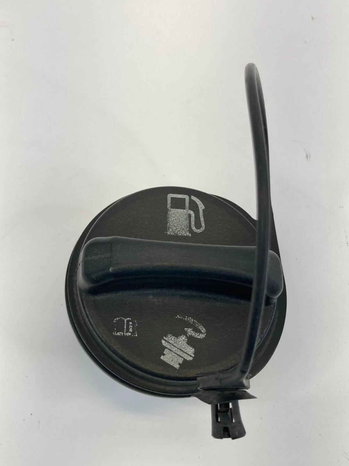 1999-2004 CHEVROLET TAHOE 99-04 GMC YUKON FUEL TANK FILLER GAS CAP LID COVER OEM
