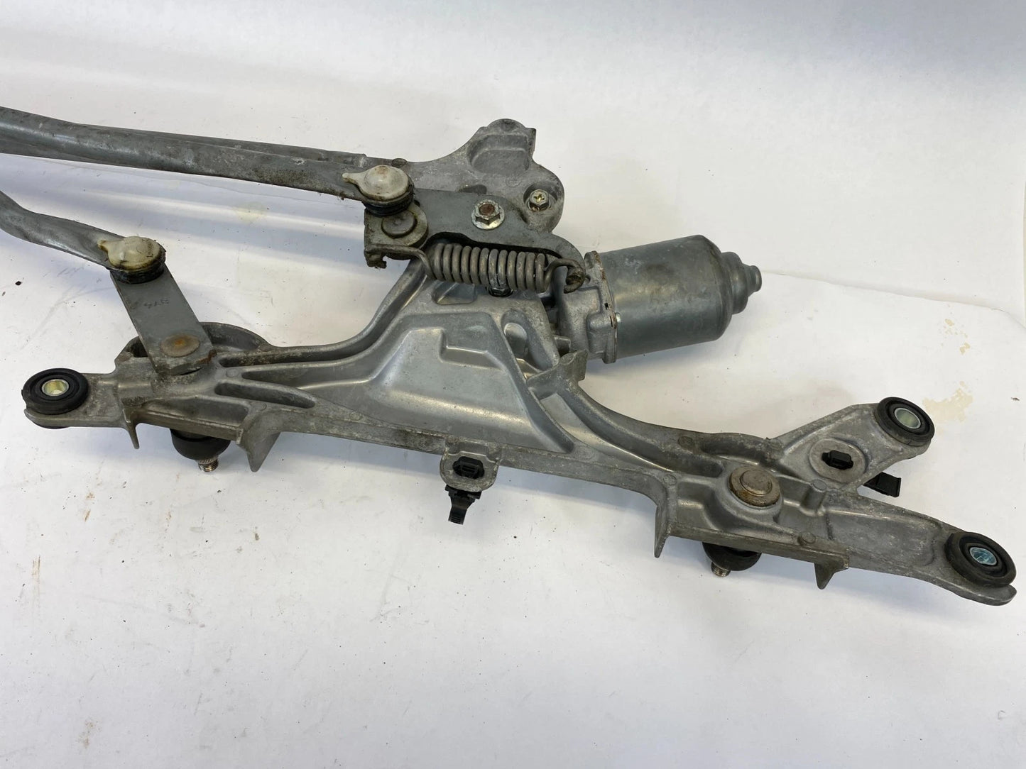 2010-2015 TOYOTA PRIUS FRONT WINDSHIELD WIPER MOTOR AND LINKAGE OEM 85110-47240