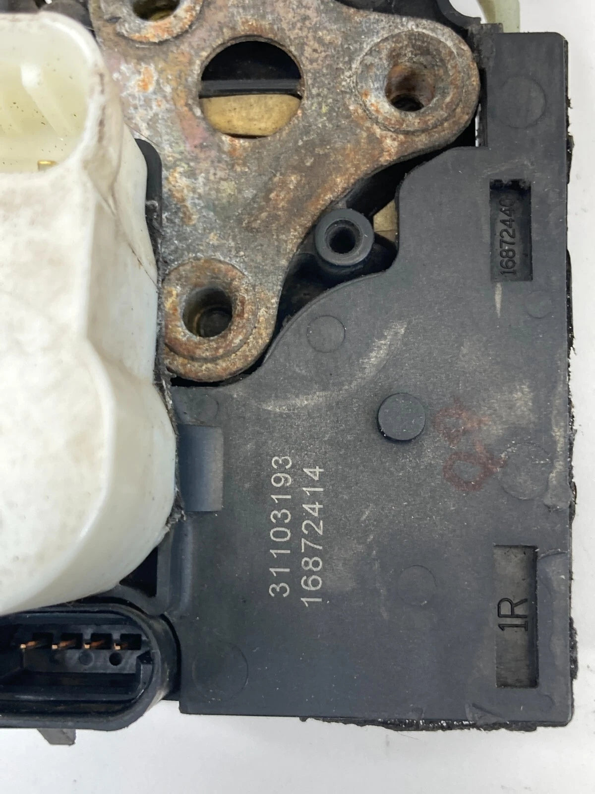 03-06 AVALANCHE 1500 TAHOE REAR RIGHT BACK SIDE DOOR LOCK LATCH ASSY 16872414