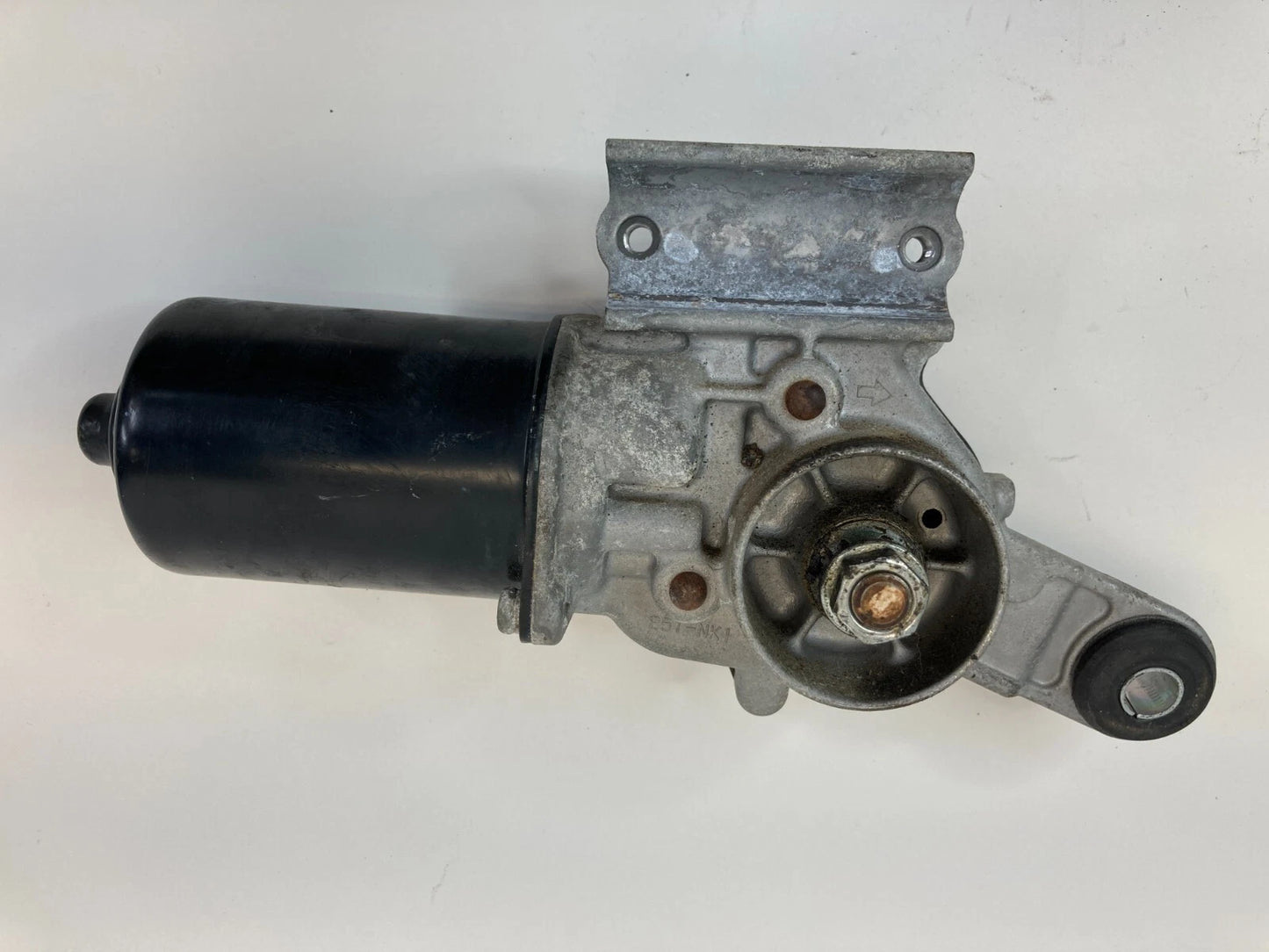 2008-2013 NISSAN ROGUE FRONT WINDSHIELD WIPER MOTOR ASSEMBLY 28810-JM00A OEM