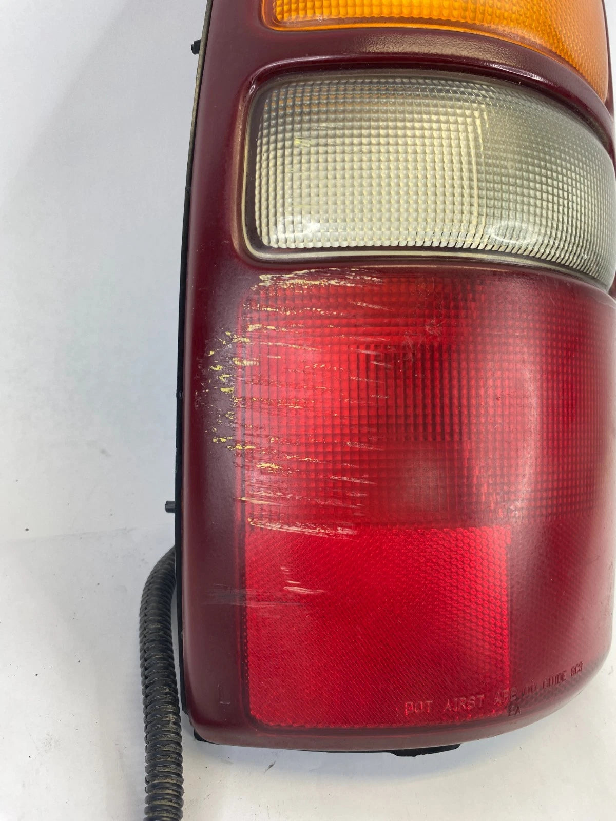 2000-2006 CHEVROLET TAHOE YUKON LEFT DRIVER SIDE TAILLIGHT TAIL LIGHT 16525375