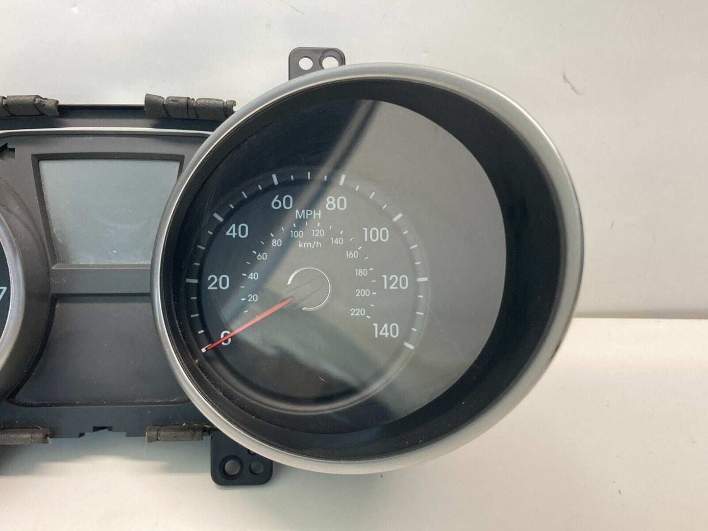 2010 2011 Hyundai Tucson Dash Instrument Cluster Speedometer Gauges UK Miles OEM