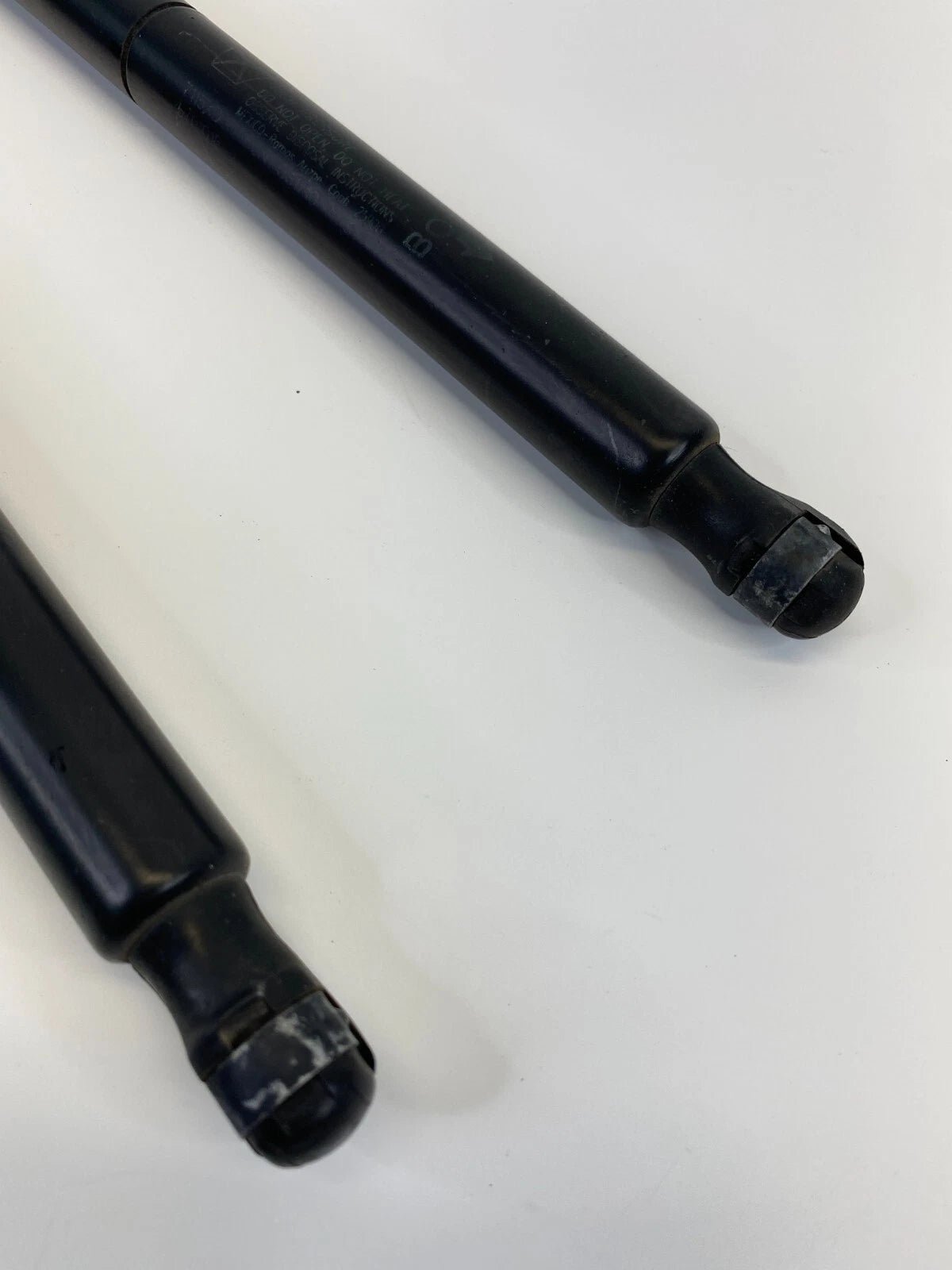 2008-2012 JEEP LIBERTY REAR TAILGATE TRUNK LIFT GLASS STRUTS SHOCK SUPPORT OEM