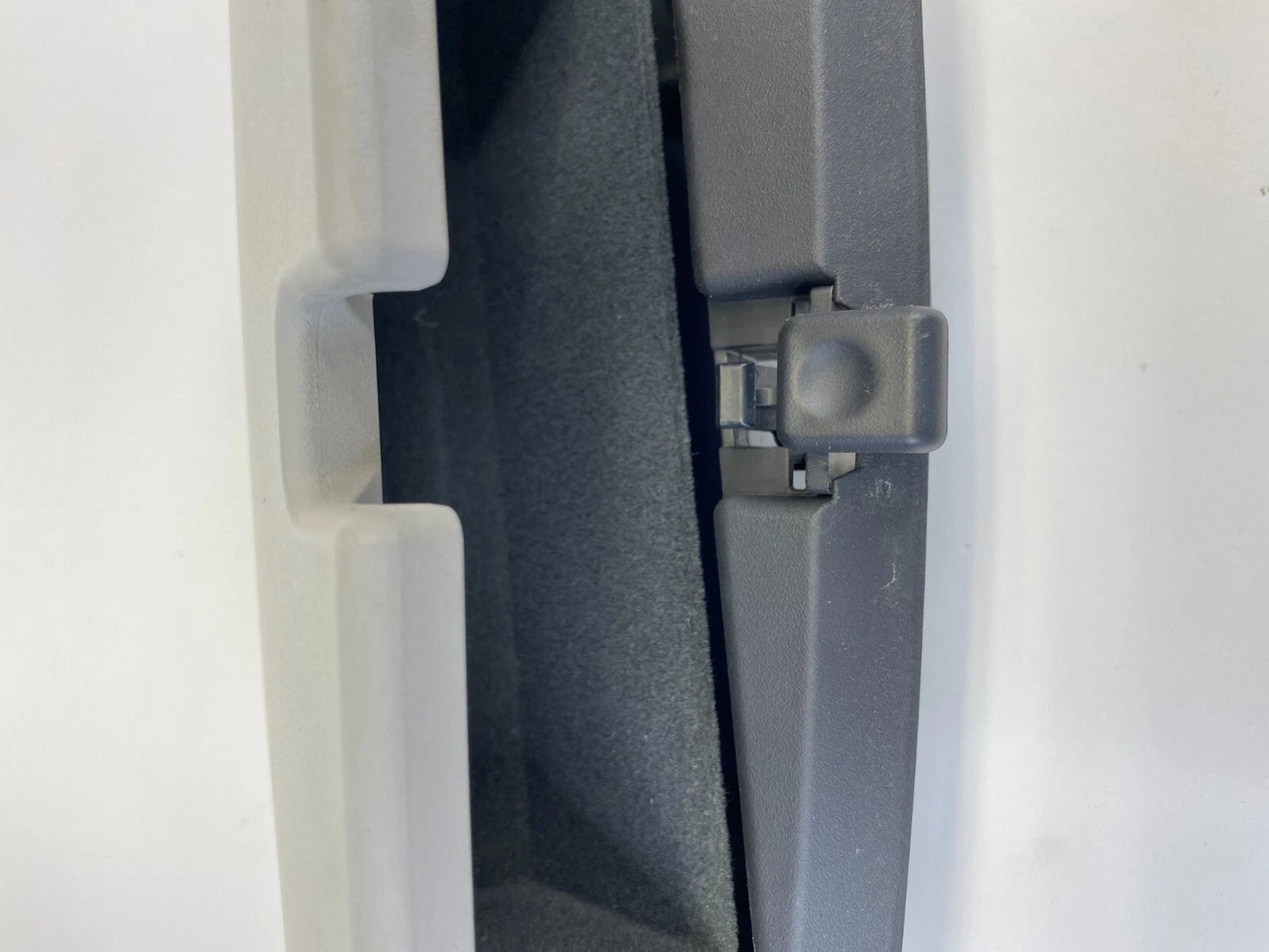 2004-2006 CADILLAC SRX FRONT LEFT DOOR STORAGE COMPARTMENT UNIT GRAY OEM