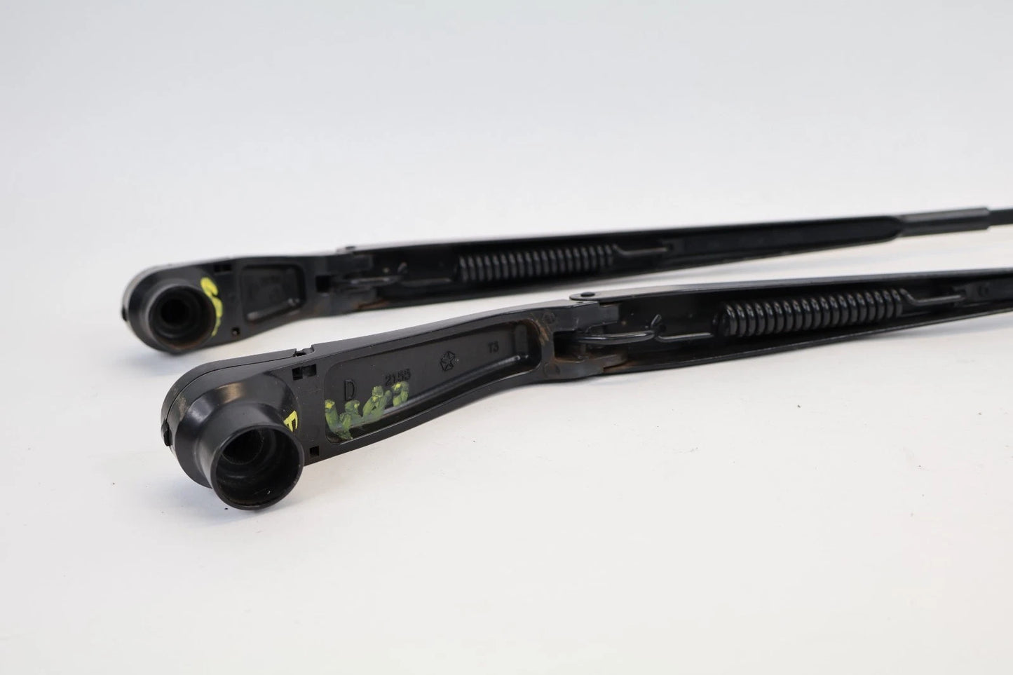 2011-2013 JEEP GRAND CHEROKEE FRONT WINDSHIELD WIPER ARM LEFT & RIGHT SET OEM