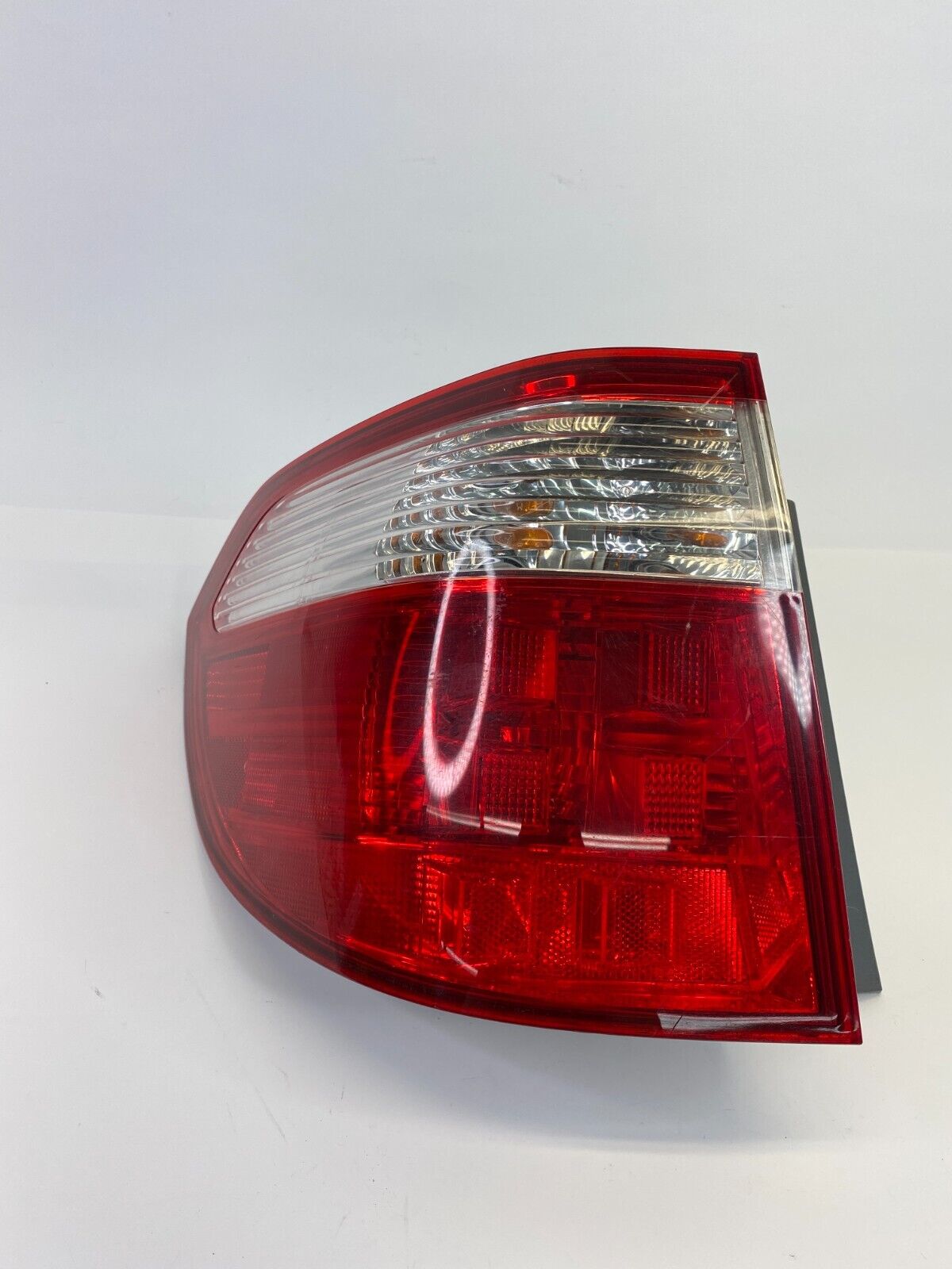 2005-2007 Honda Odyssey Rear Left Driver Side Tail Light Outer Taillight Lamp