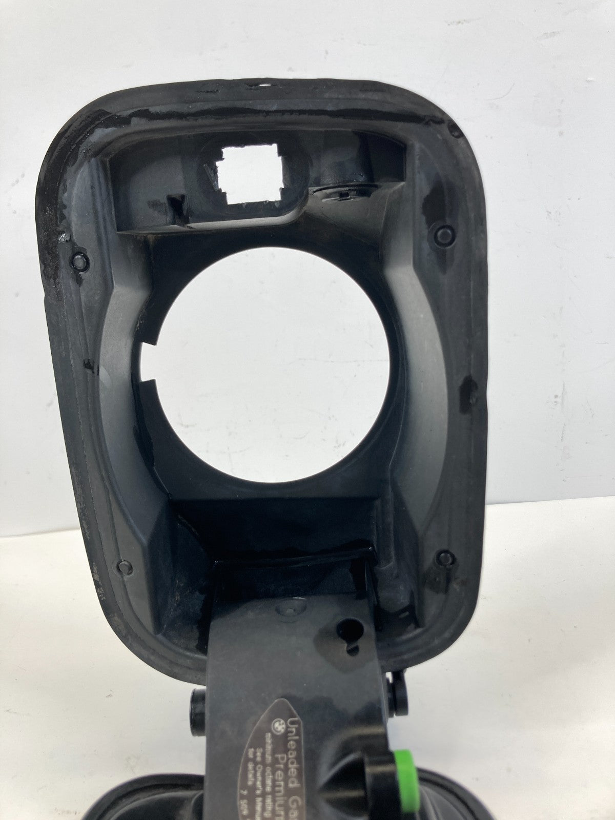 2004 2005 2006 2007 BMW 525i Fuel Filler Door Gas Tank Lid Cover 7183712 OEM