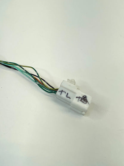 2004 2005 2006 MAZDA MPV REAR LEFT SIDE TAIL LIGHT TAILLIGHT WIRE CONNECTOR OEM