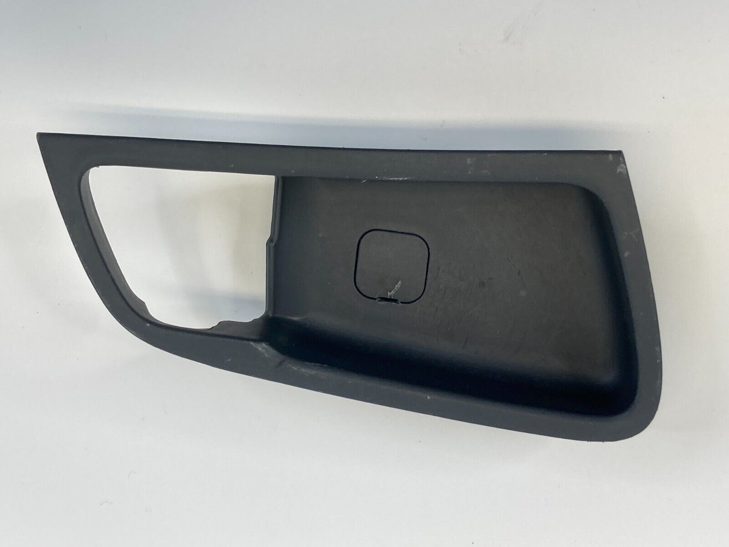 12-17 Hyundai Accent Front Right Inner Door Handle Cover Bezel Trim 82621-RB000