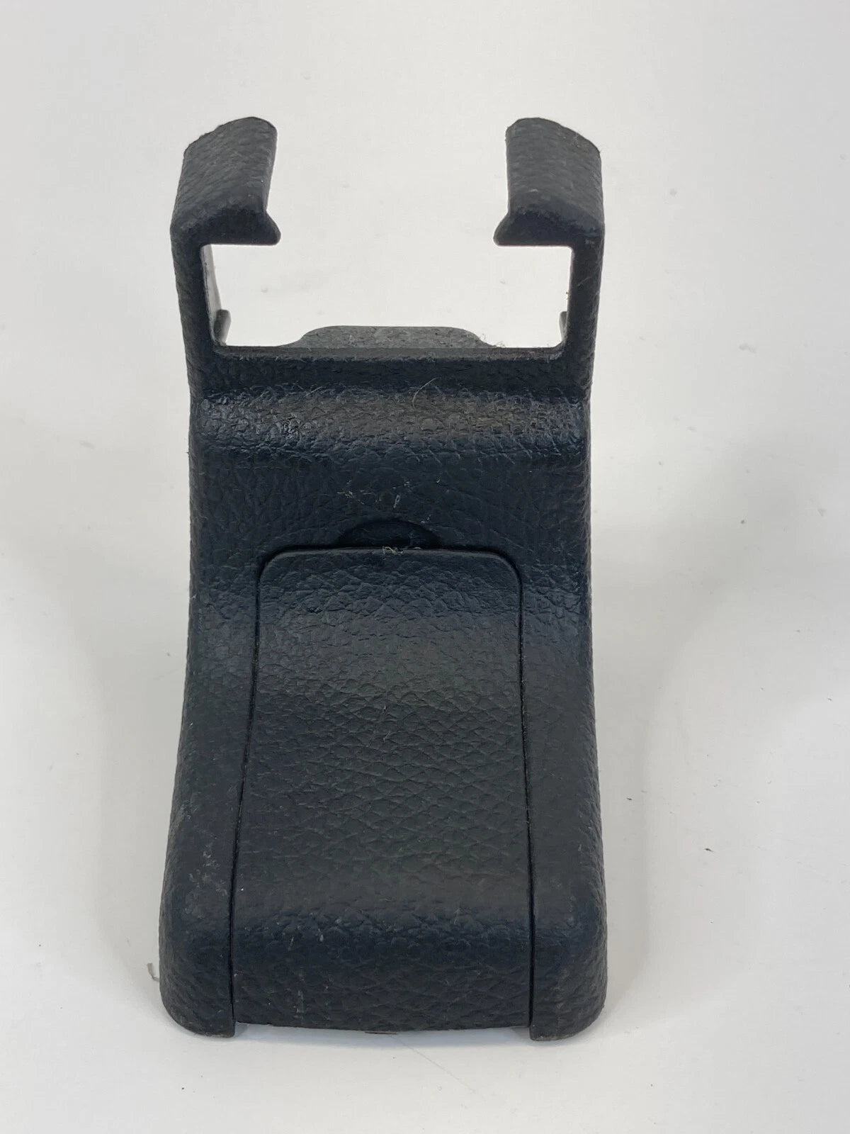 2013-2019 HYUNDAI SANTA FE FRONT LEFT SEAT TRACK END COVER TRIM SET OF 4 OEM