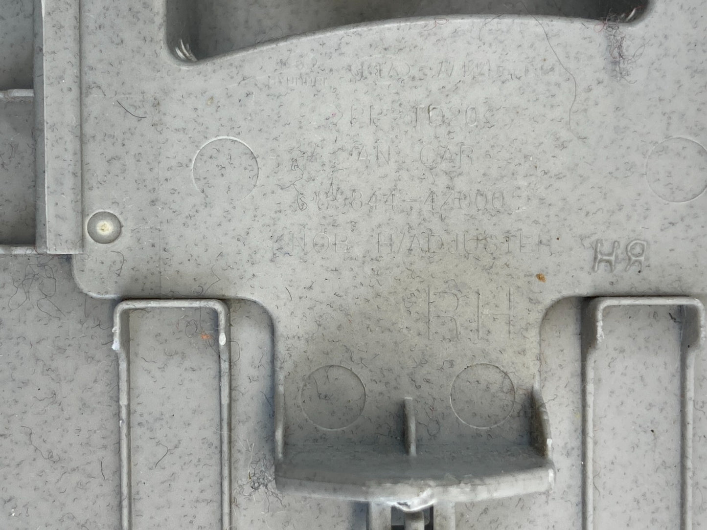 2013-2018 Hyundai Santa Fe Sport Right Side B-pillar Seat Belt Adjuter Cover OEM