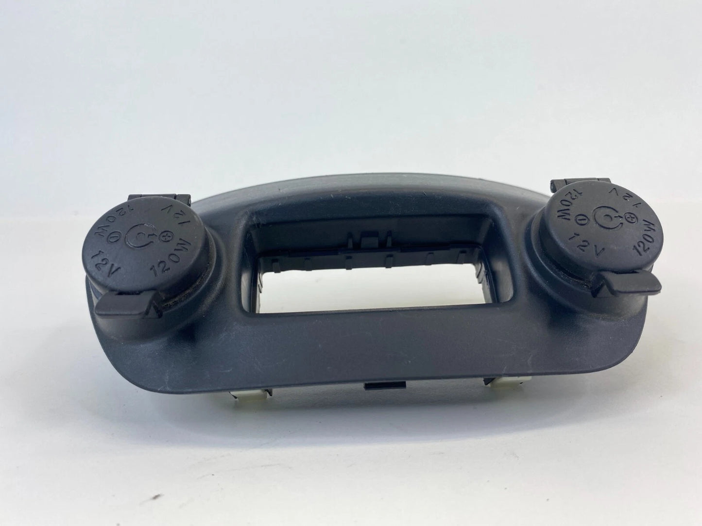 10-13 KIA SOUL CENTER CONSOLE LOWER DASH POWER OUTLET HOUSING W TRIM 84746-2K200