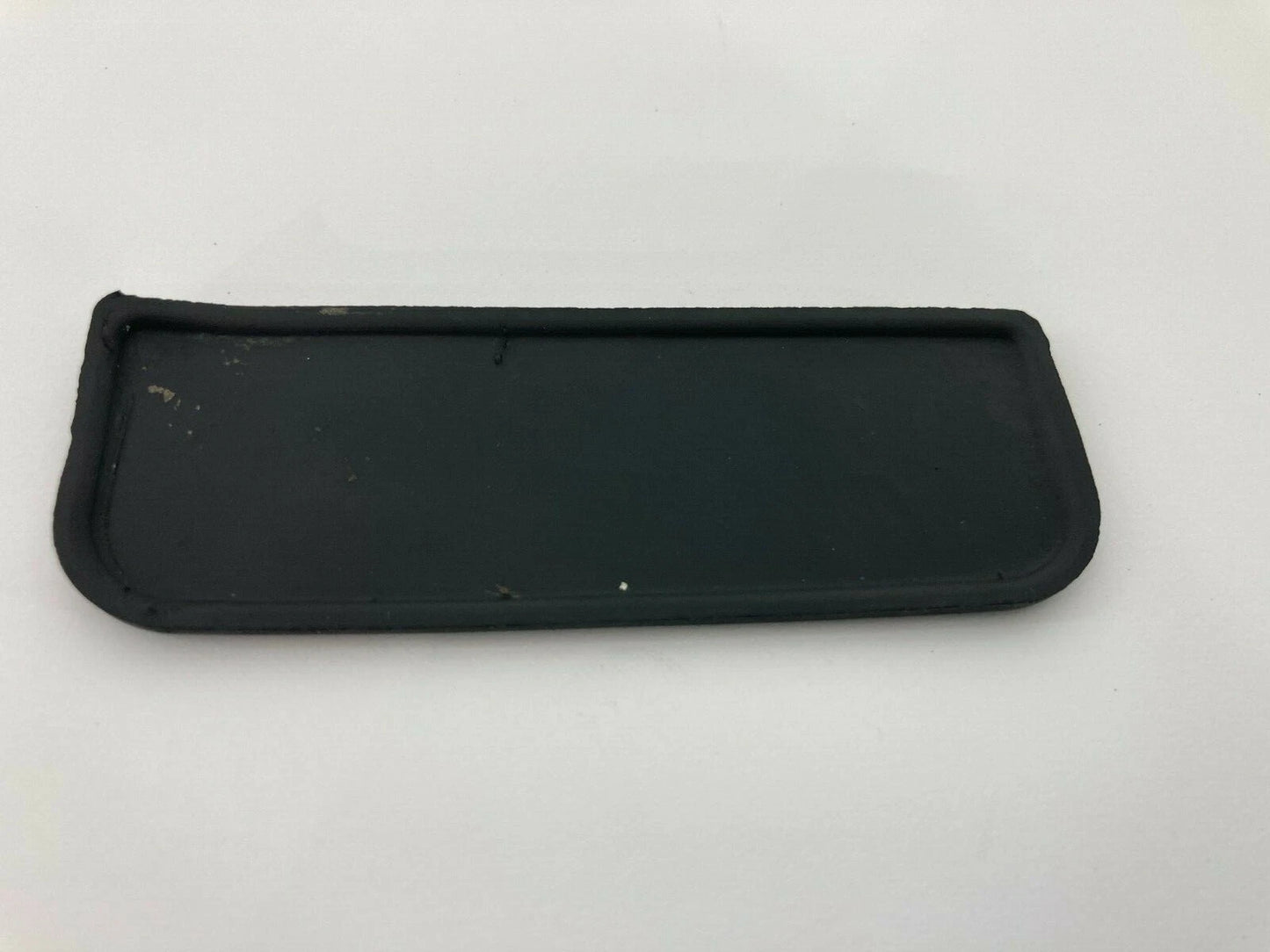 2003-2008 KIA SORENTO FRONT LEFT DRIVER SIDE PAD COVER TRIM LID 93561-3E000 OEM