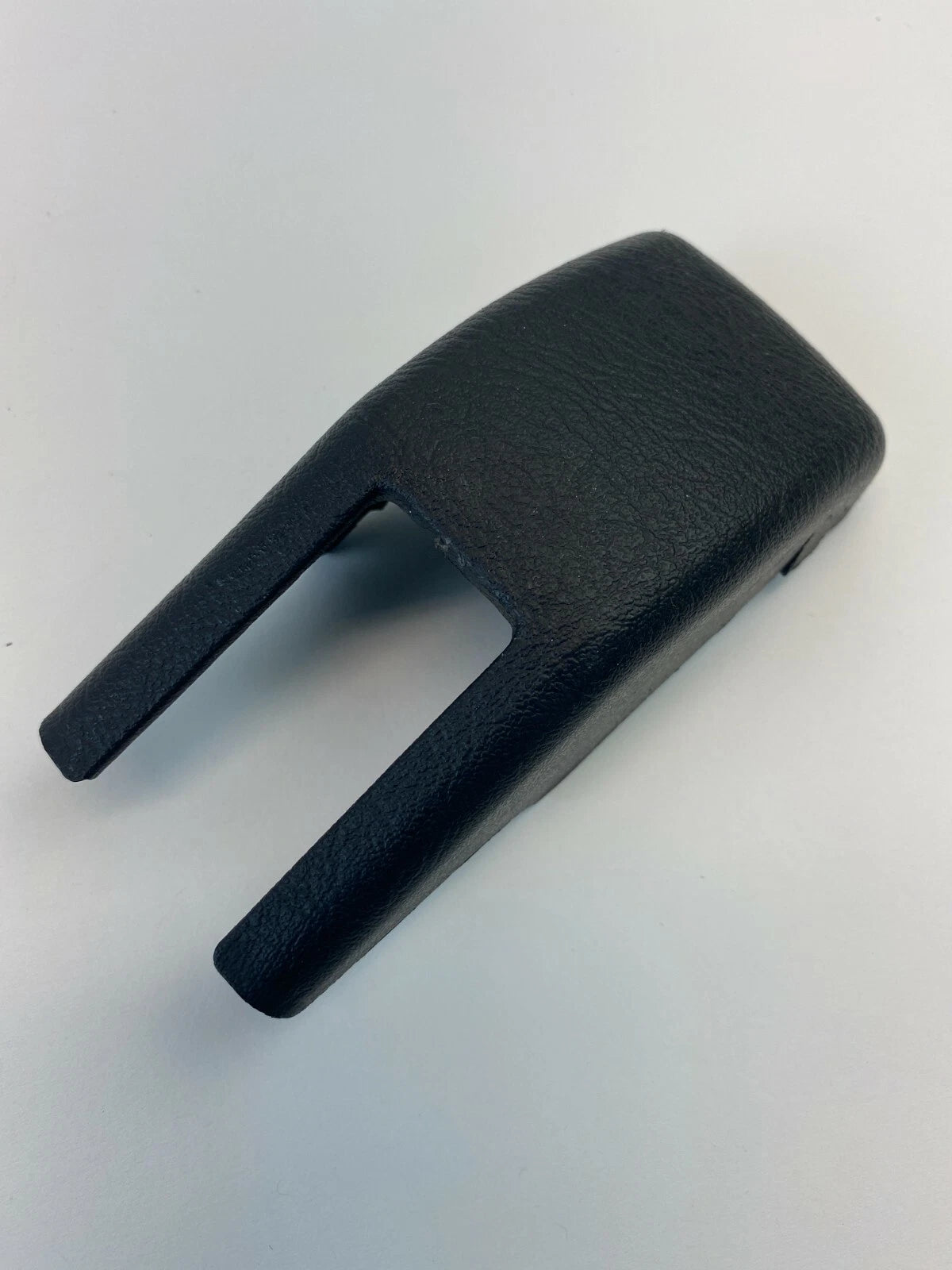 2004 2005 2006 KIA AMANTI FRONT SEAT RAIL TRACK END TRIM COVER 88561-3F000 OEM