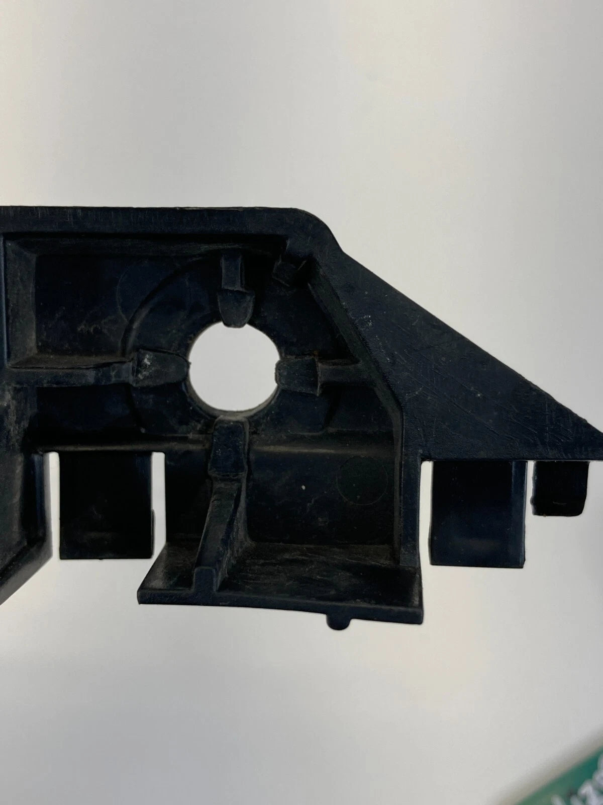 2013 14 15 2016 FORD FUSION FRONT LEFT BUMPER BRACKET RETAINER DS73-17D959 OEM
