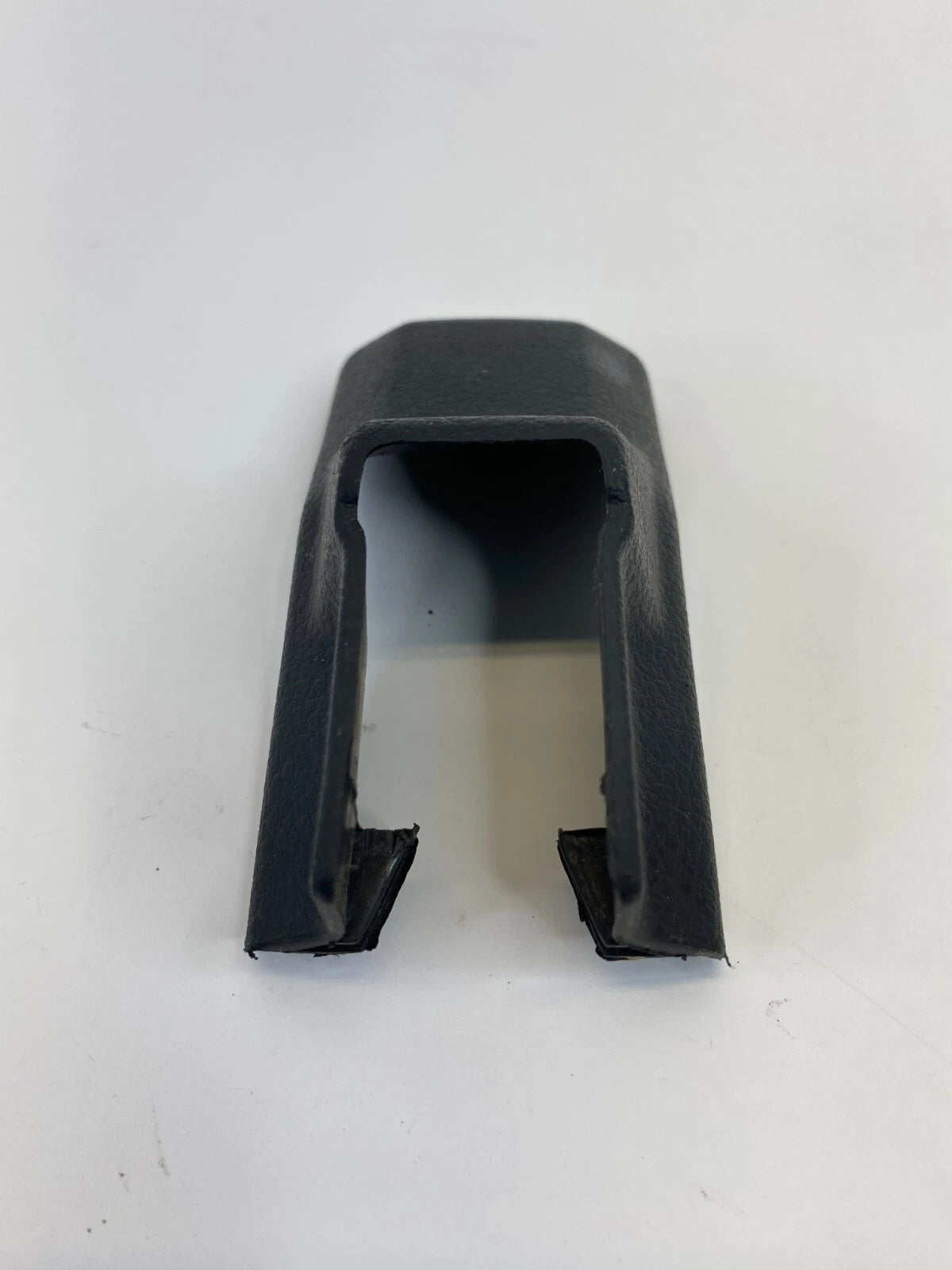2004-2008 NISSAN MAXIMA FRONT RIGH SIDE LOWER SEAT TRACK TRIM COVER 875077Y000