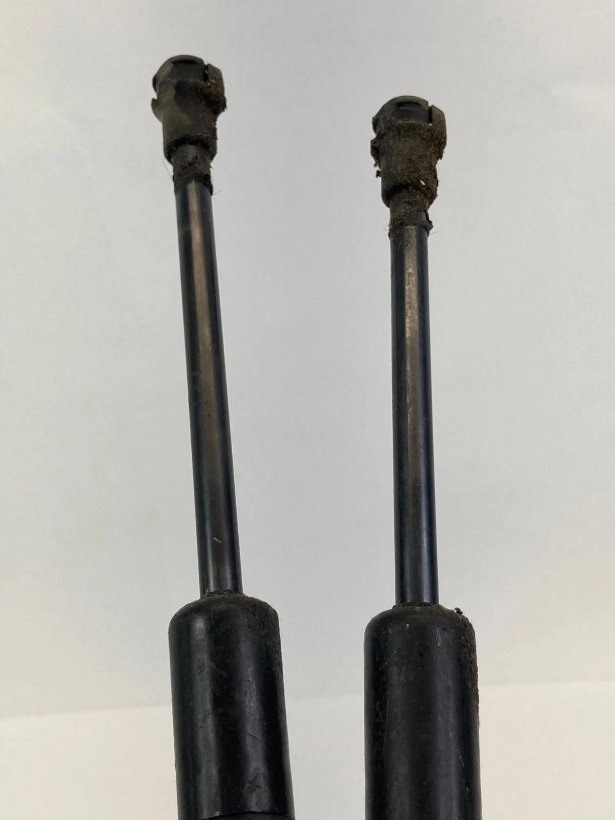 04-09 MITSUBISHI GALANT REAR TRUNK LIFTGATE TAILGATE SUPPORT SHOCK STRUTS PAIR