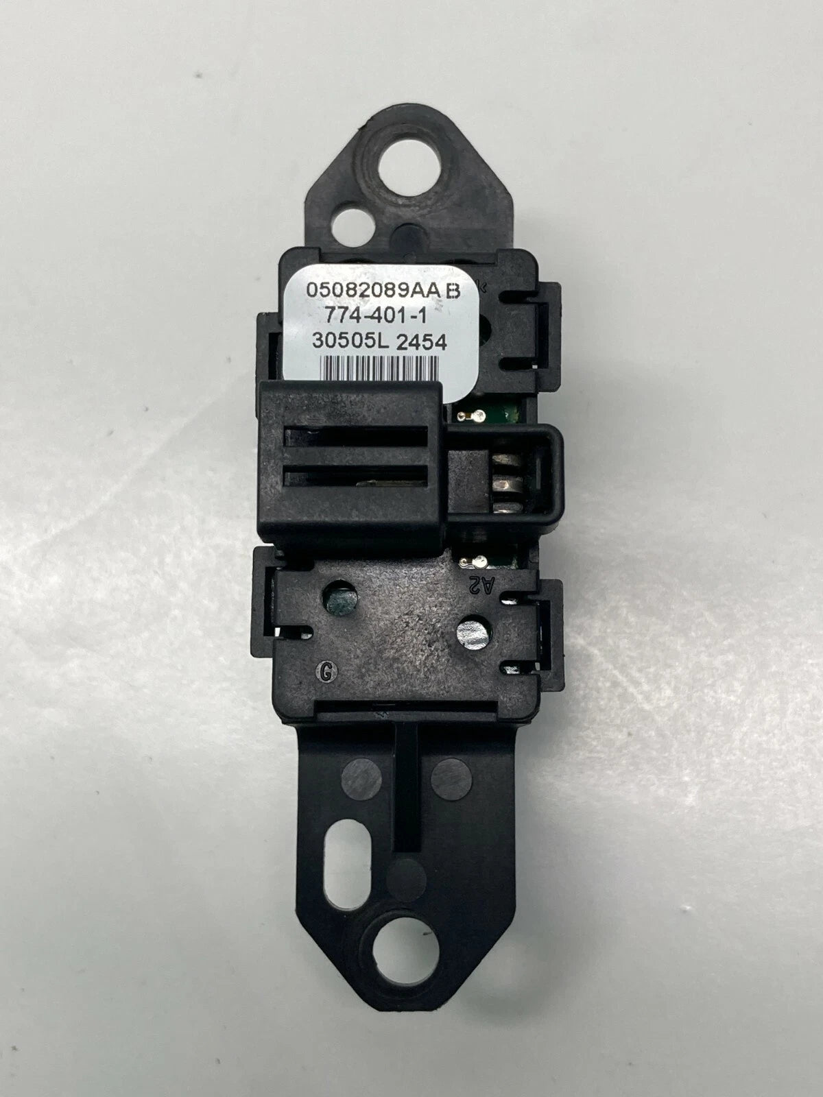 2004-2008 CHRYSLER PACIFICA REAR LEFT SIDE DOOR POWER WINDOW CONTROL SWITCH OEM