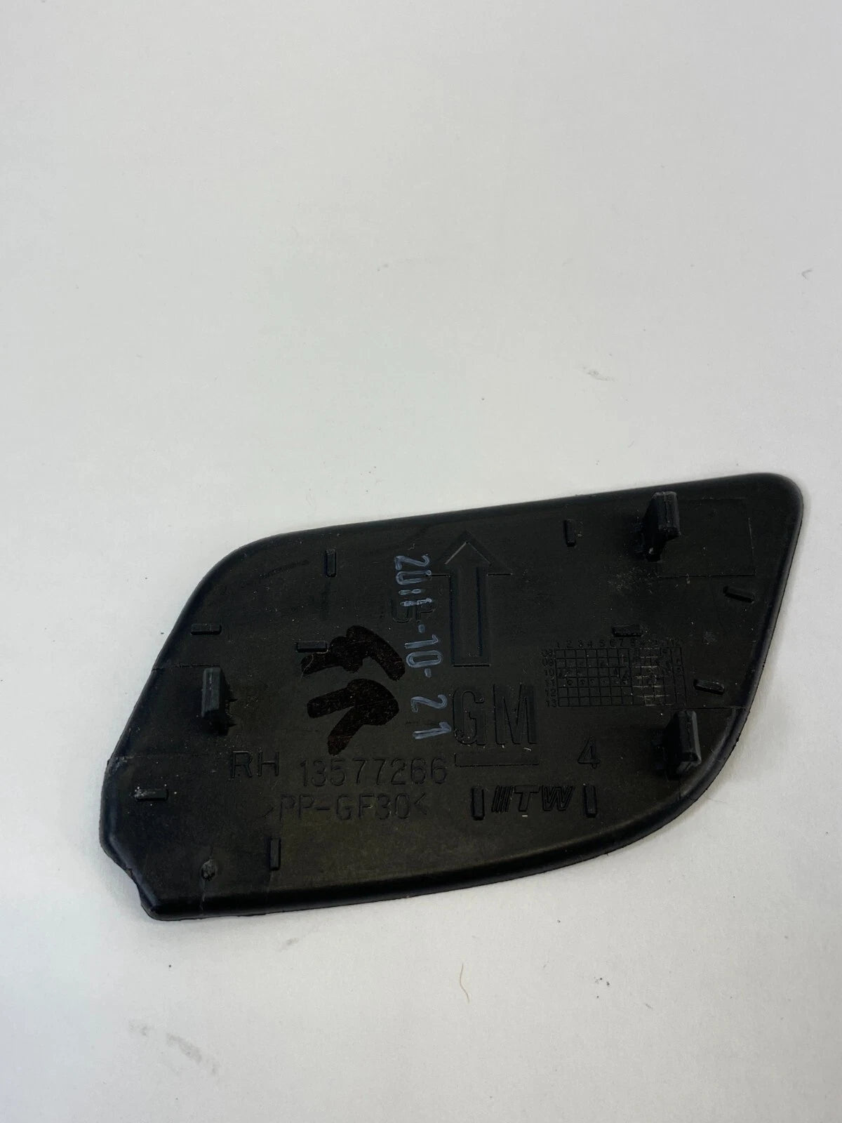 2010-2017 CHEVROLET CHEVY EQUINOX FRONT RIGHT HANDLE SCREW COVER BEZEL 13577266