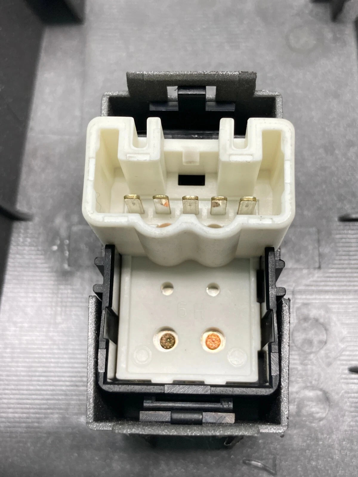 04-09 TOYOTA PRIUS REAR LEFT DOOR POWER WINDOW SWITCH BEZEL TRIM 74272-47050 OEM