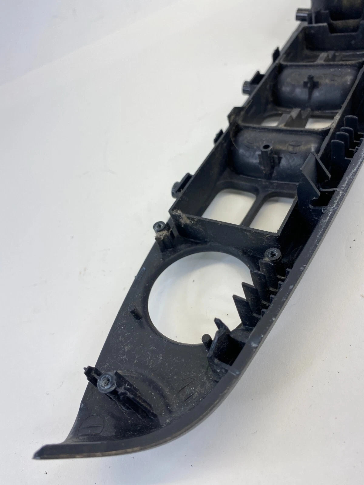 2006-2010 HYUNDAI ACCENT SEDAN FRONT LEFT MASTER WINDOW SWITCH BEZEL 82710-1E050