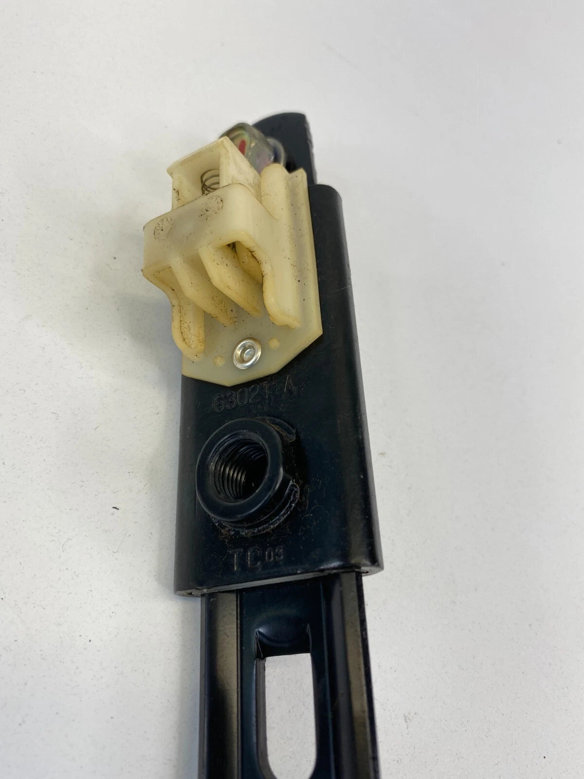 2007-2013 MITSUBISHI OUTLANDER FRONT LEFT DRIVER SIDE SEAT BELT HEIGHT ADJUSTER