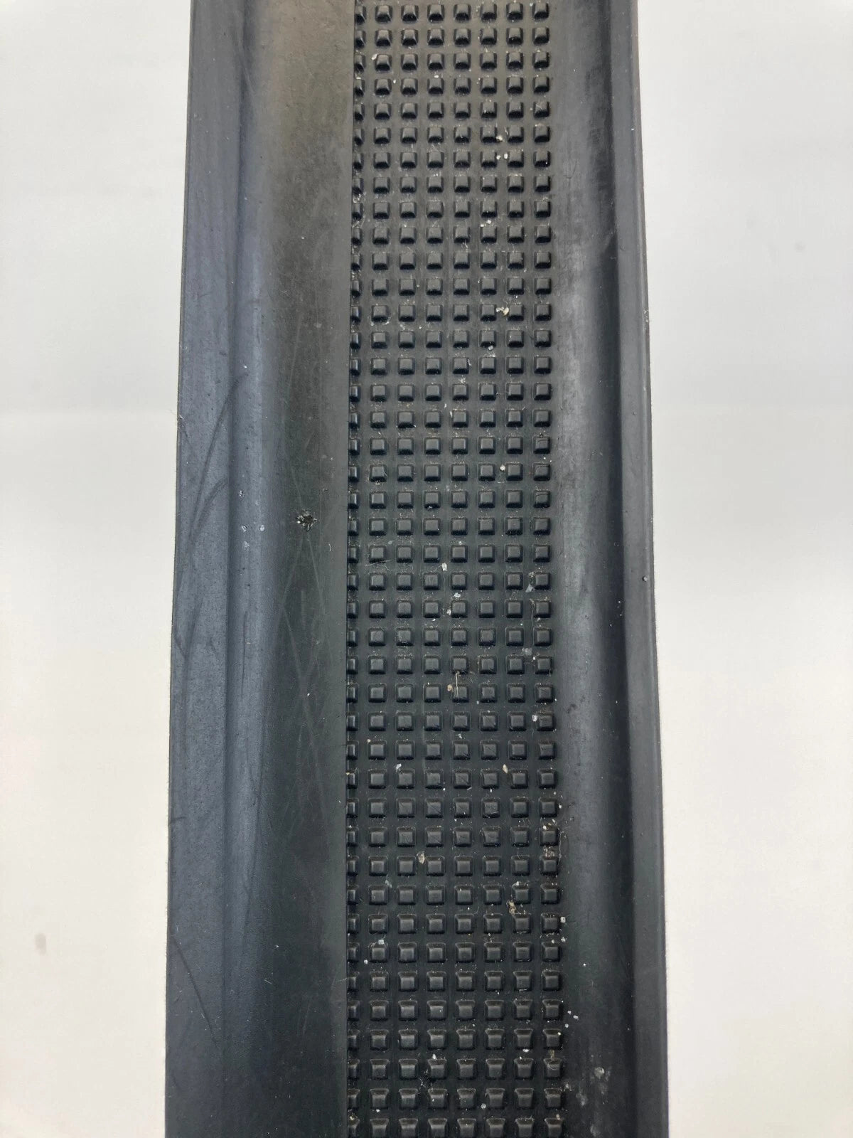 2006-2009 RANGE ROVER SPORT FRONT CENTER CONSOLE RIGHT SIDE INCERT RUBBER MAT