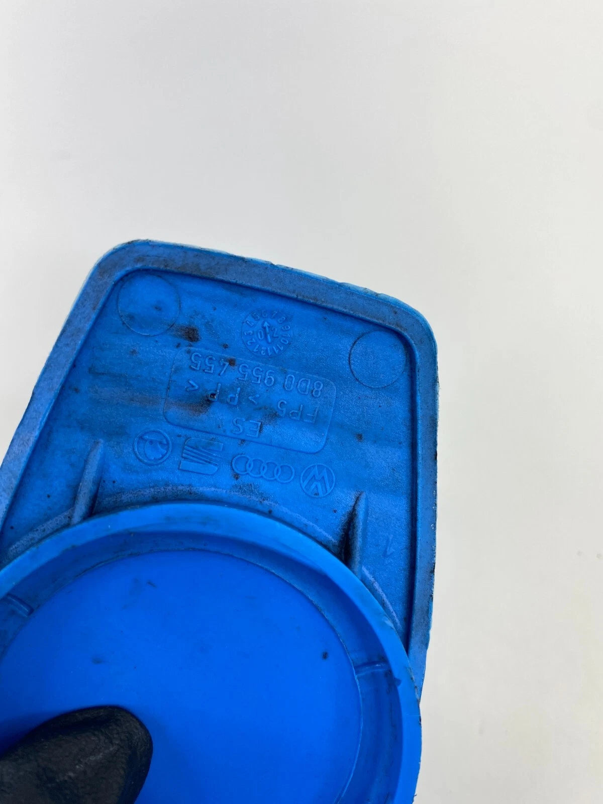 98-10 VOLKSWAGEN NEW BEETLE WINDSHIELD WASHER FLUID RESERVOIR CAP OEM 8D0955455