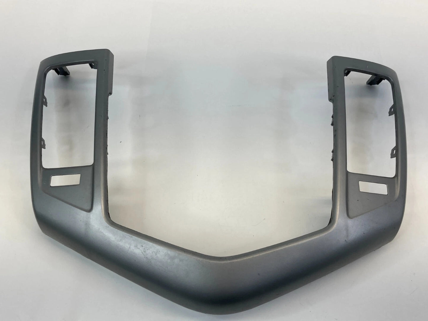 2011-2016 CHEVROLET CRUZE DASH RADIO SURROUND COVER TRIM BEZEL OEM 94567907