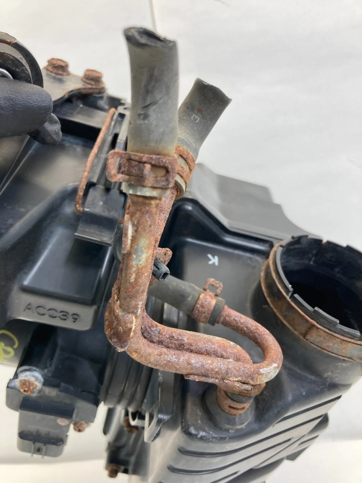 2009 2010 HONDA FIT 1.5L L4 AIR CLEANER INTAKE FILTER HOUSING BOX ASSEMBLY