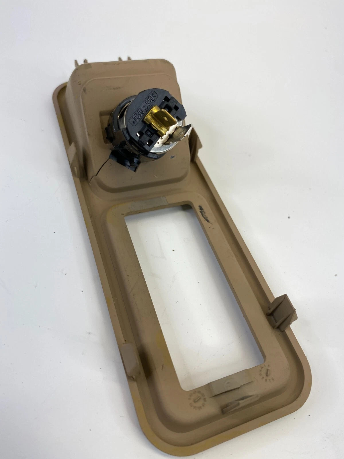 2003-2012 RANGE ROVER REAR QUARTER PANEL POWER OUTLET & SOCKET TRIM OEM