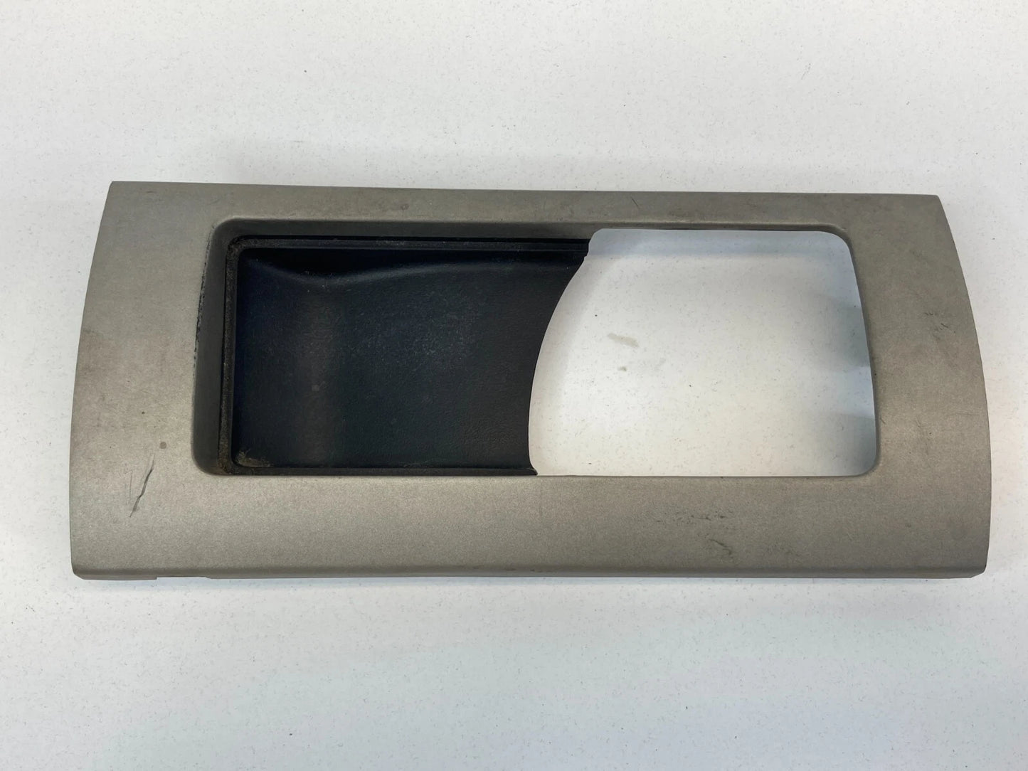2003-2006 LINCOLN NAVIGATOR REAR RIGHT SIDE INNER DOOR HANDLE BEZEL TRIM COVER