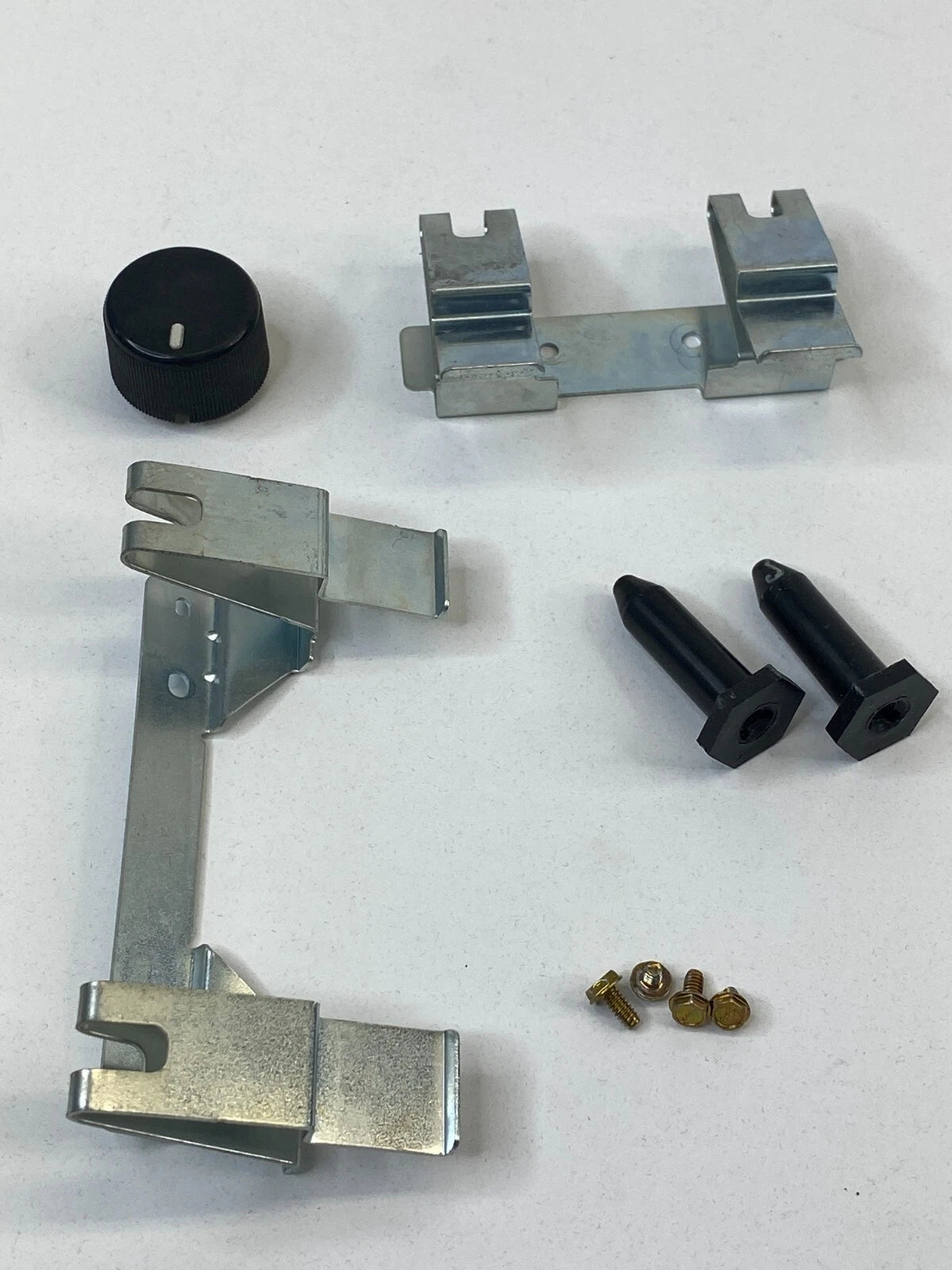 00 01 BUICK LESABRE RADIO VOLUME KNOB BUTTONS & SUPPORT BRACKETS MOUNT SET OEM