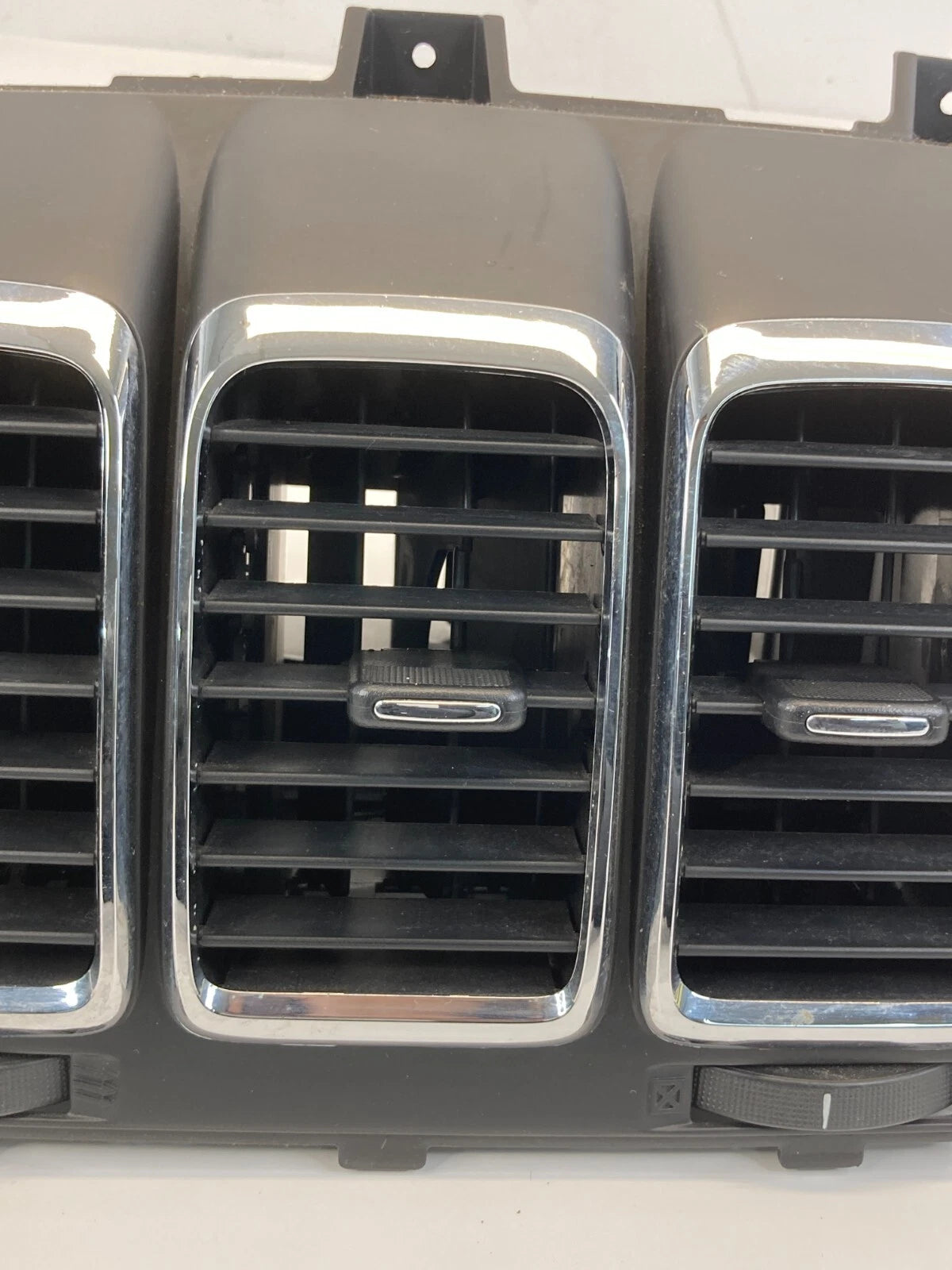 2007-2012 GMC ACADIA CENTER DASH AC AIR VENT GRILLE TRIM PANEL 20829314 OEM
