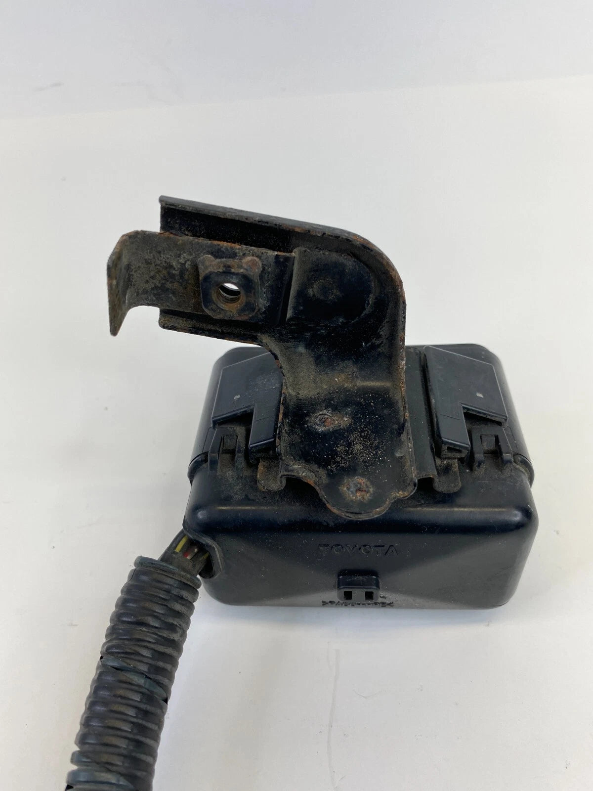 2004 04 TOYOTA RAV4 2.4L AT FRONT SMALL FUSE POWER RELAY BOX FUSEBOX BLOCK OEM