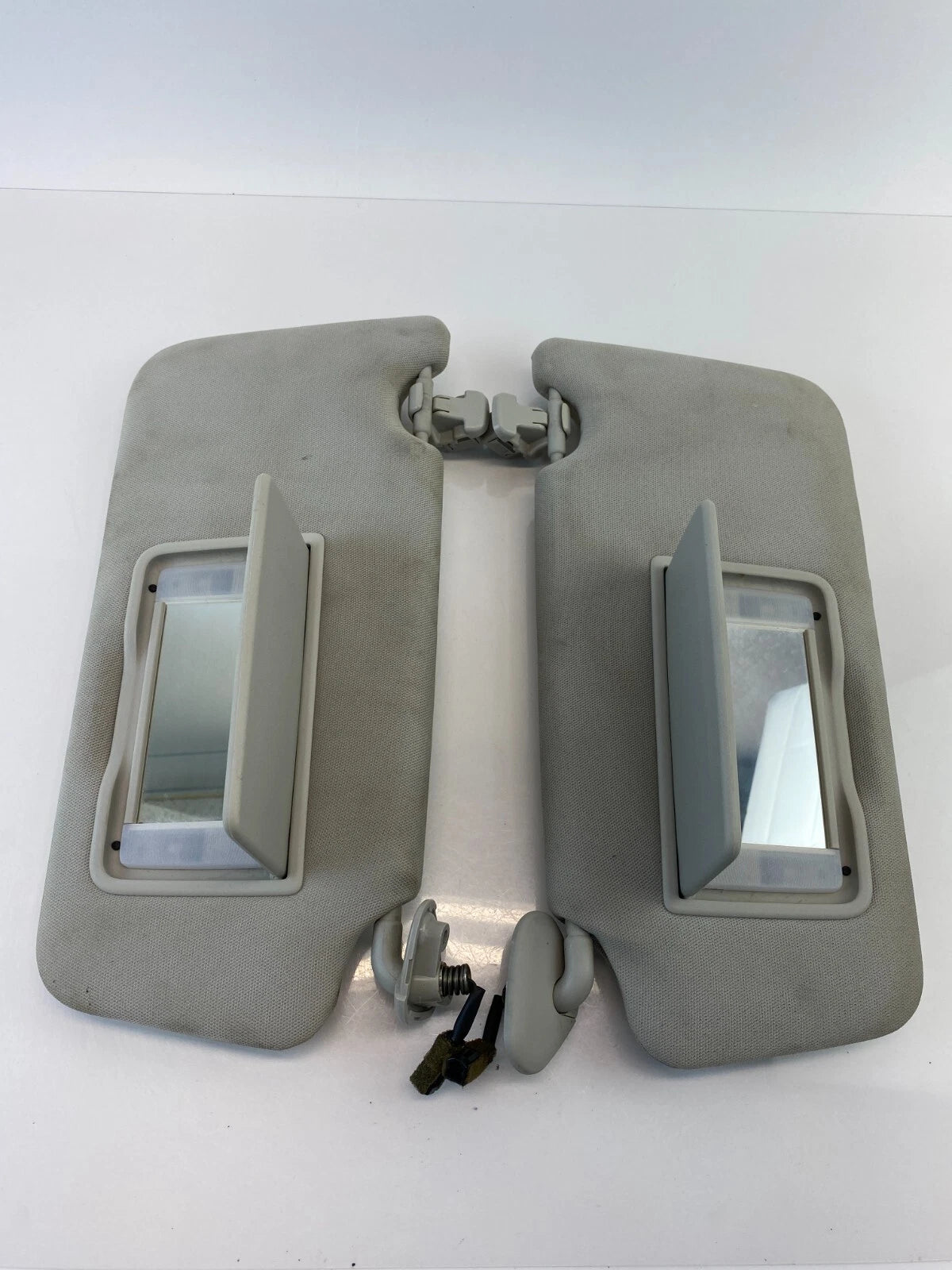2010-2014 SUBARU LEGACY LEFT & RIGHT SUNVISOR SUN VISOR SHADE SET PAIR ASSY OEM