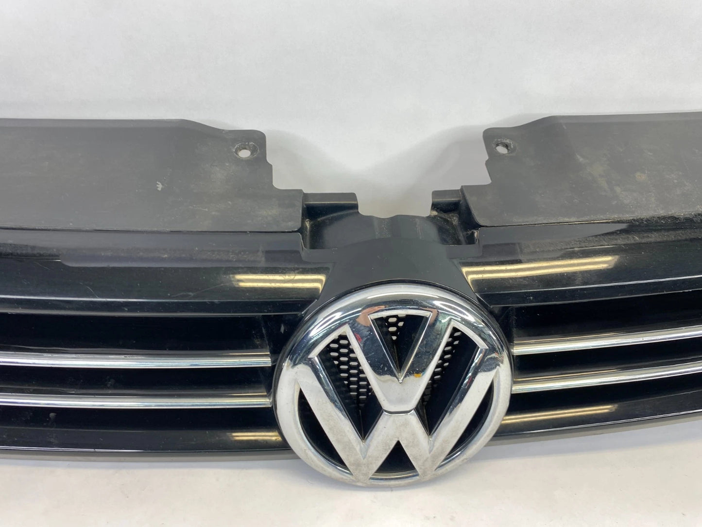 2011-2014 VOLKSWAGEN JETTA FRONT BUMPER UPPER GRILL GRILLE 5C6-853-653