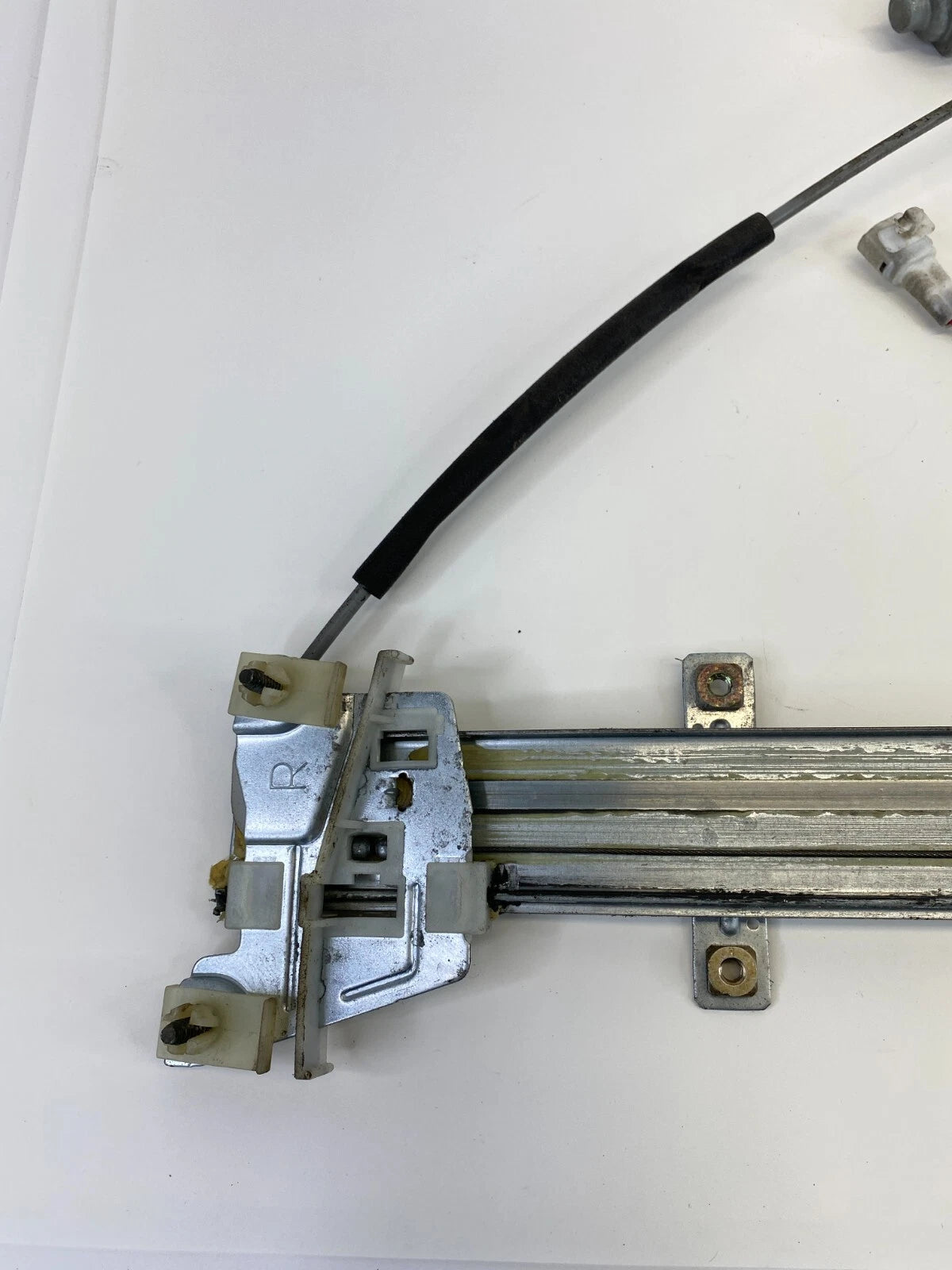 02-06 SUZUKI XL-7 FRONT RH PASSENGER POWER WINDOW REGULATOR W/ MOTOR 8343065D00