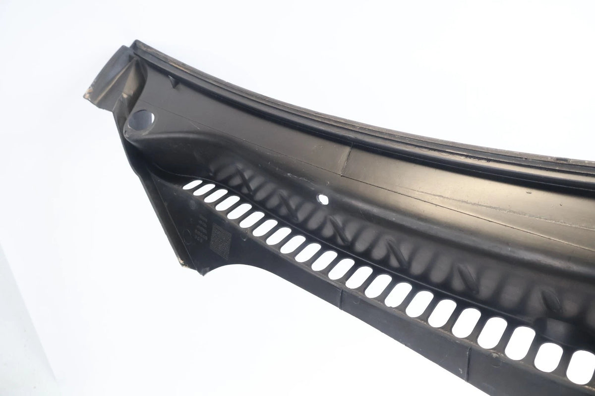 1998-2010 VW NEW BEETLE UPPER WINDSHIELD DEFROSTER NOZZLE VENT COVER TRIM OEM