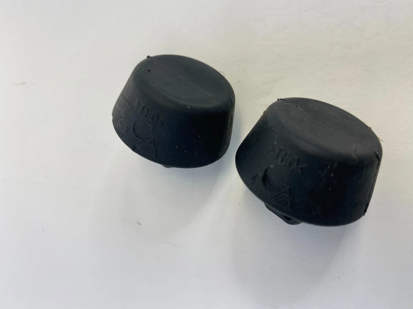 08-15 NISSAN ALTIMA FRONT HOOD BUMPER ADJUSTMENT RUBBER CUSHION PAIR OEM