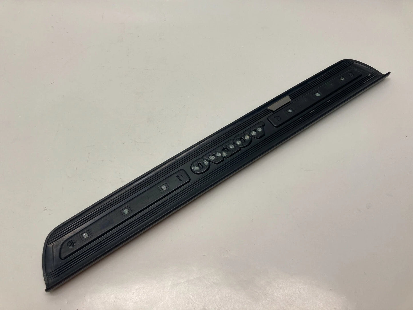 2004-2011 VOLVO S40 FRONT LEFT DOOR SILL STEP SCUFF PLATE MOLDING 30744287 OEM
