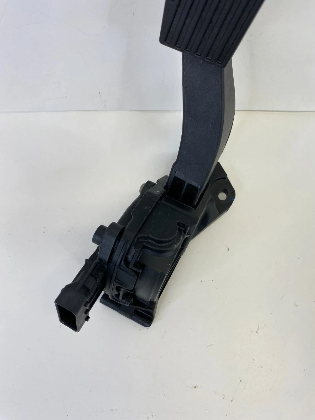 2003-2015 CHEVROLET MALIBU ACCELERATOR GAS PEDAL POSITION SENSOR 13237352 OEM