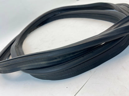 2005 06 07 08 09 FORD MUSTANG REAR TRUNK LID DECK RUBBER WEATHERSTRIP SEAL OEM