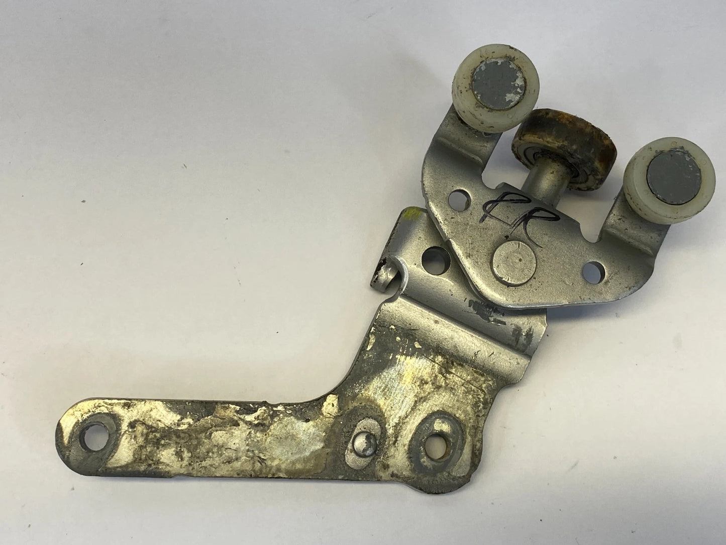 2004-2010 TOYOTA SIENNA REAR RIGHT CENTER SLIDING DOOR HINGE ROLLER RAIL OEM